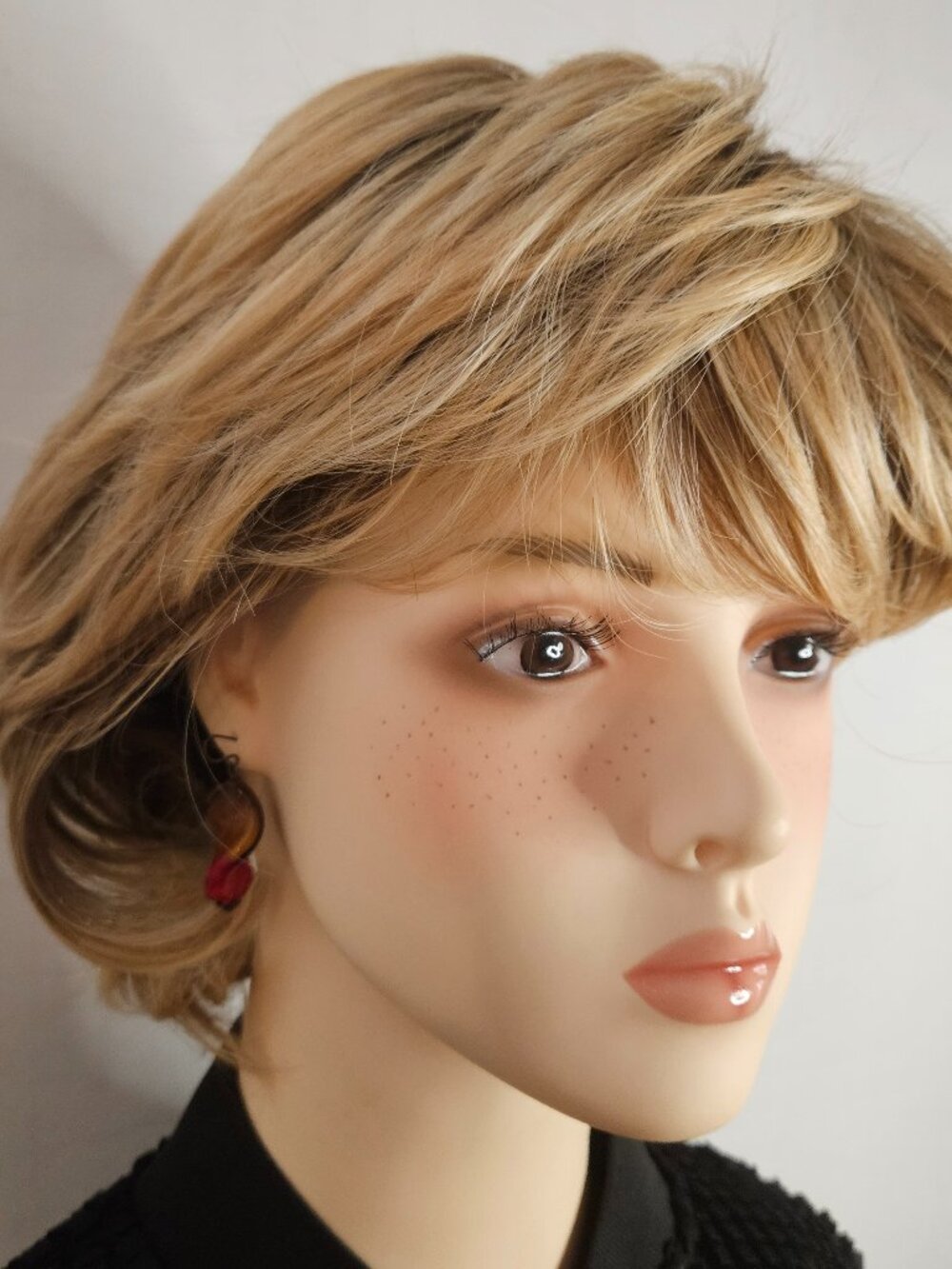 Upgrade Your Style With This Voluminous Salon-Inspired Feathered Blonde Bon